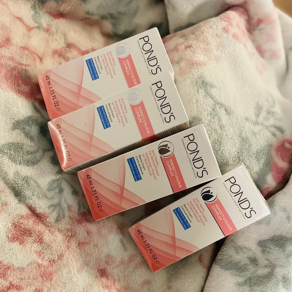 Pond's Perfect Color Complex - Picture 3 of 3